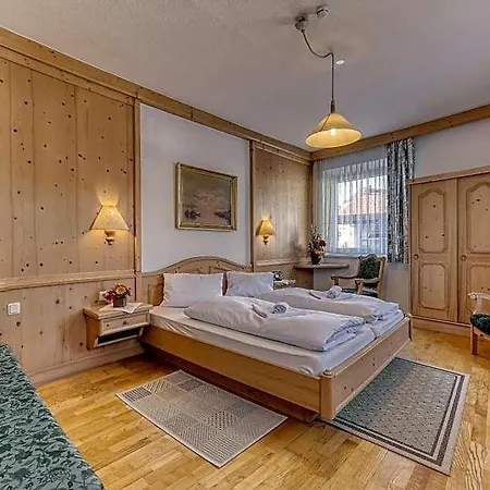 Bayerischer Hof 3*
